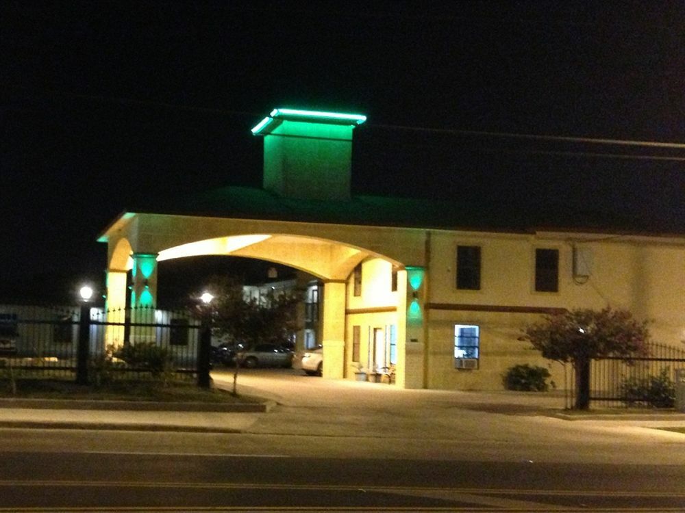 Pinn Road Inn And Suites Lackland Afb And Seaworld San Antonio Exterior foto